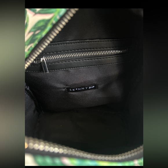 Skinnydip Tropical Leaf Backpack - Picture 4 of 5